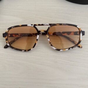Sabo Skirt Tortoise Shell Sunglasses